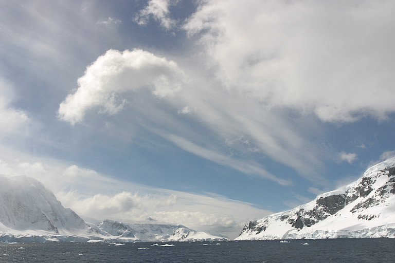 Landschap met wolken Antarctica.