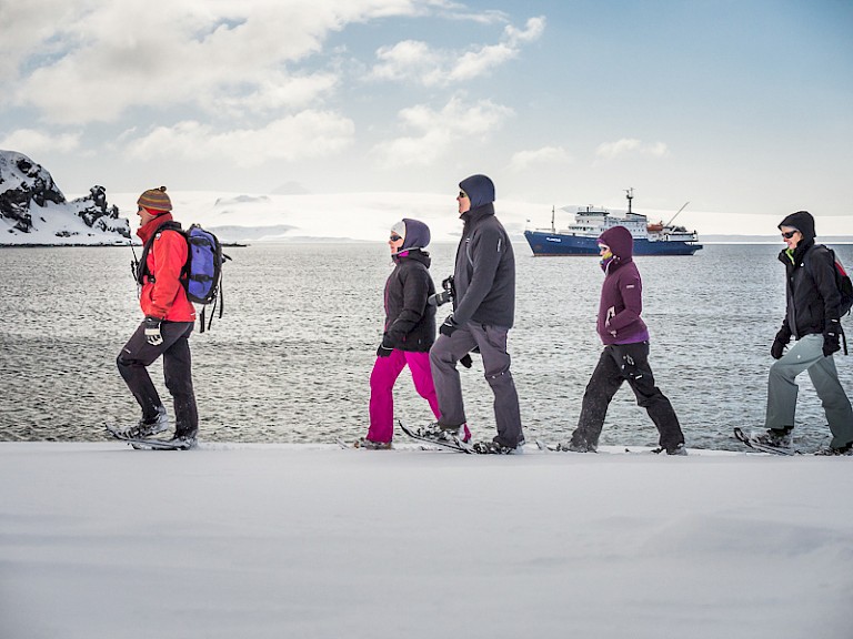 Sneeuwschoenwandelen op Antarctica. Foto: Dietmar Denger.