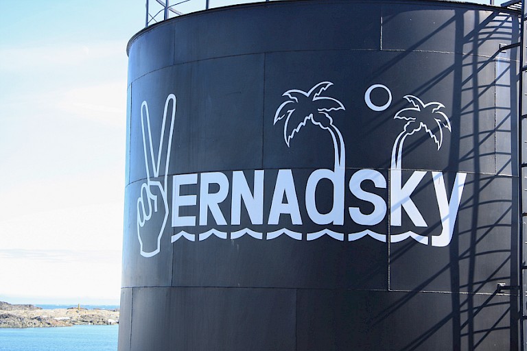 De olieopslagtank van Vernadsky.