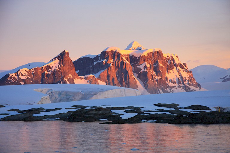 Zonsondergang zorgt voor prachtige verkleuring.