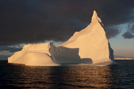 IJsberg in de Antarctic Sound (Iceberg Alley).