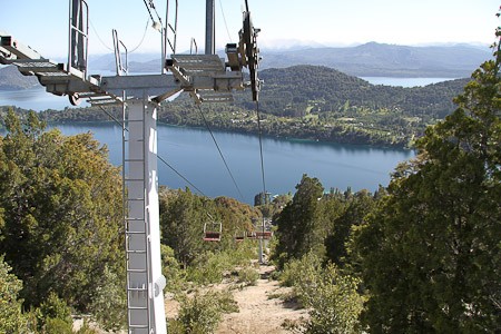 De stoeltjeslift naar een van de mooist uitkijkpunten. Bariloche en het merengebied Argentinië.