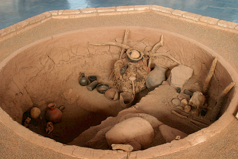 Replica van een graftombe van de Aymará.